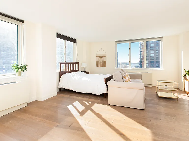 225 Rector Pl #12F — Photo 7