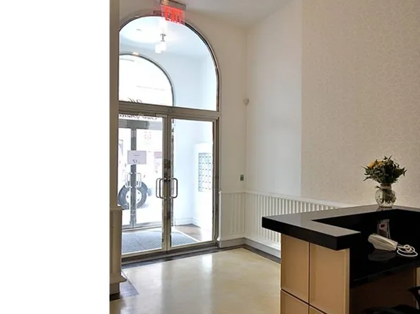 216 East 52nd Street image 2 of 8