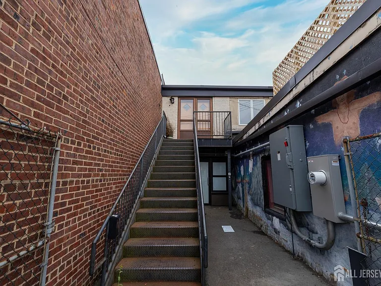 353 Springfield Ave — Photo 2