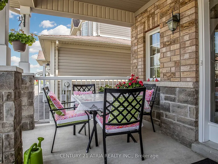 15 Paulgrave Ave — Photo 3