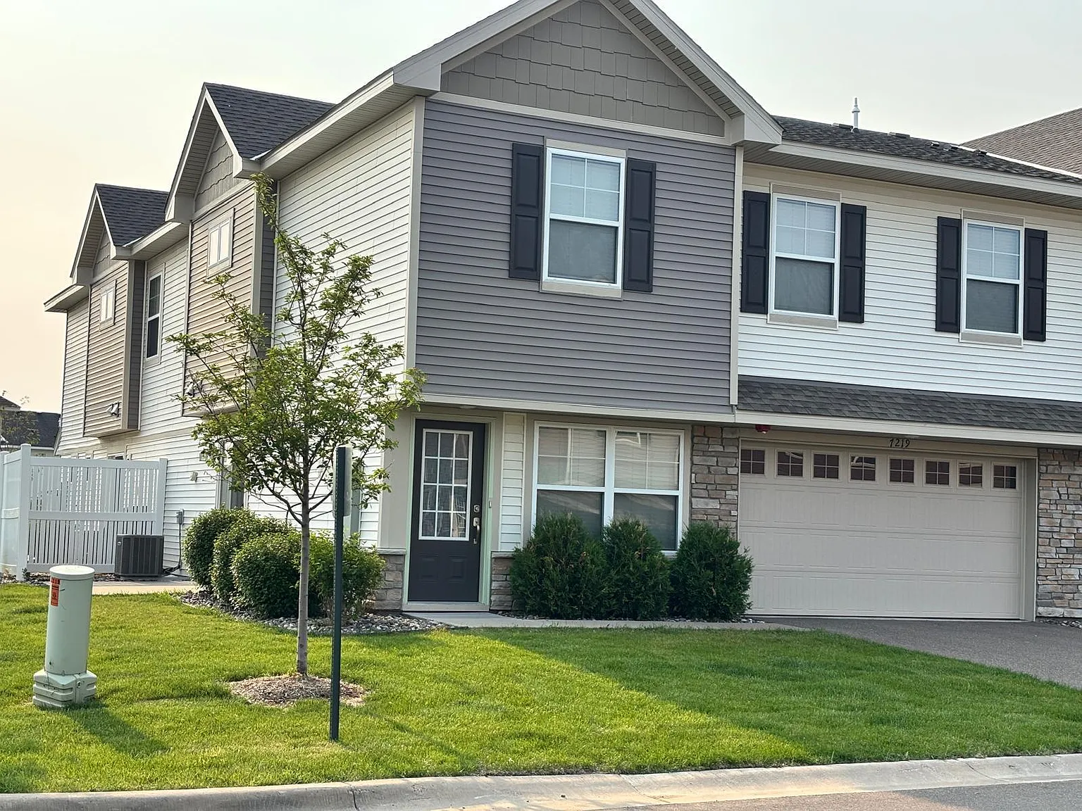 3 bed, 2.5 bath, 1800 sqft, $2,695 — Photo 1