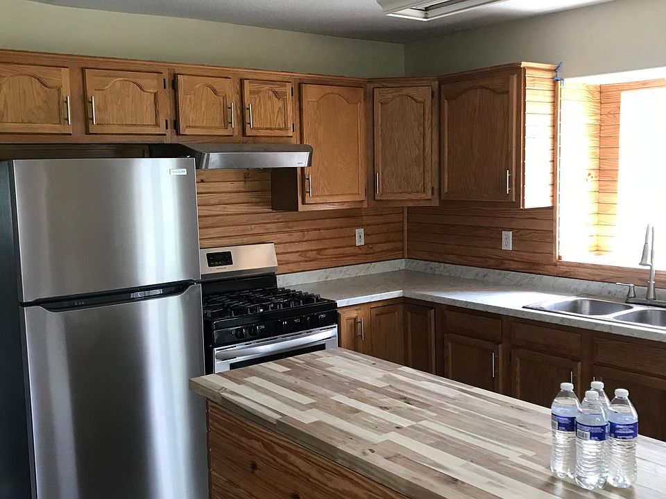 Dream kitchen with brand new appliances!