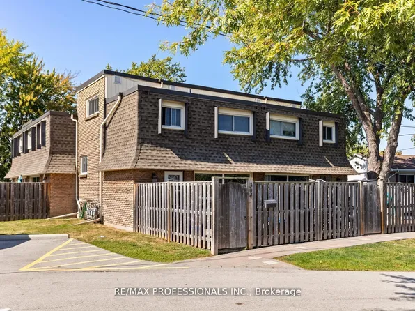 5 Viking Ct #304, Grimsby, ON L3M 3T8