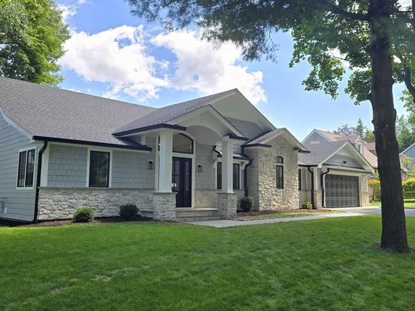 30 Roslyn Drive, Glen Head, NY 11545