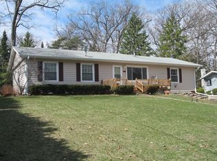 856 Trails End Dr, Fontana, WI 53125