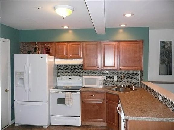 2nd image of 512 Nina Ln