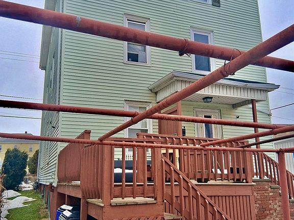 4th image of 139 Quarry St