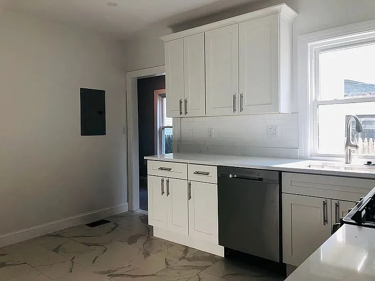 31 Middle St #1 — Photo 8