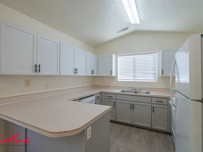 441 E Sunland Dr #6 — Photo 6