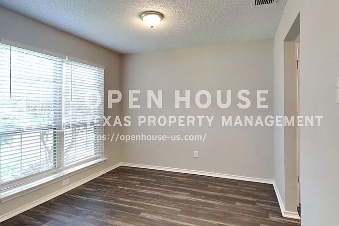 1328 Chicota Dr — Photo 7
