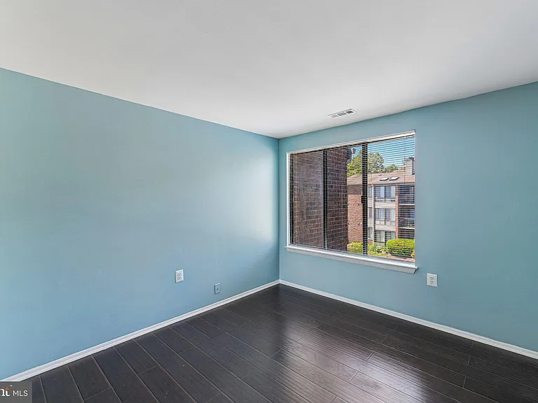 18131 Chalet Dr #301 — Photo 34