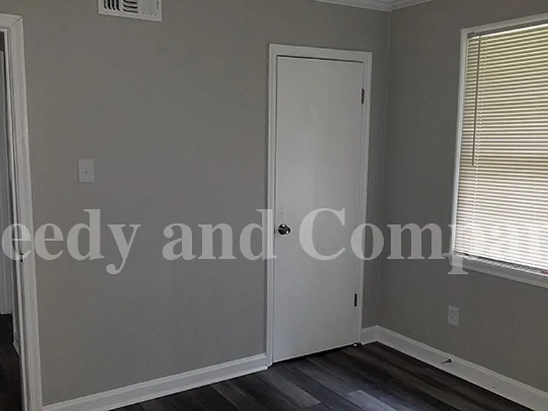 893 Linwood Rd — Photo 6