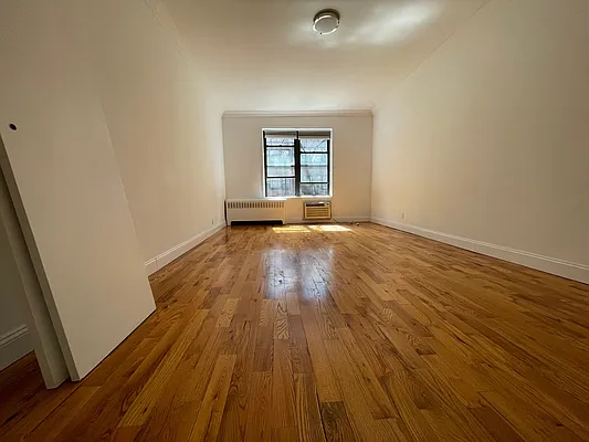 Rented by HOLTON REAL ESTATE INC. | media 12