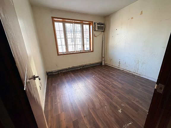 5th image of 360 43rd St APT 2A