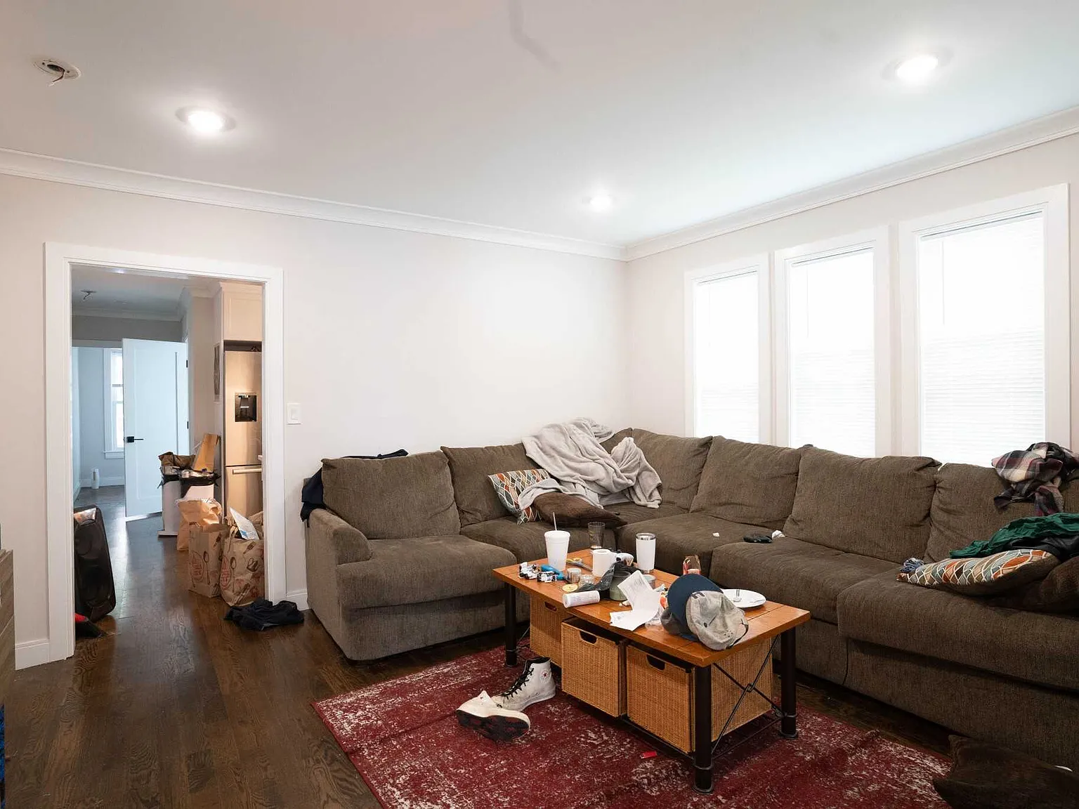 3 bed, $5,900 — Photo 3