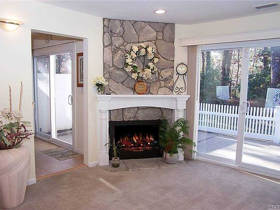 3rd image of 20 Hampshire Ct