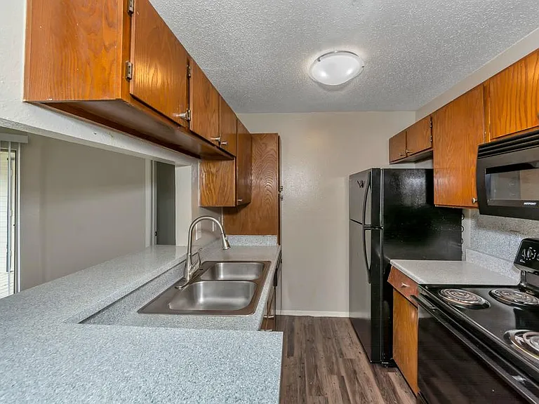 Oak Meadow Apartments — Photo 8