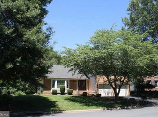 35 Whittingham Cir, Sterling, VA 20165