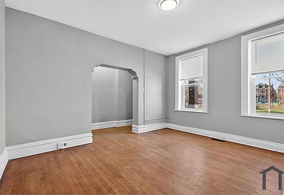 4th image of 2100 E Adelaide Ave Floor 1