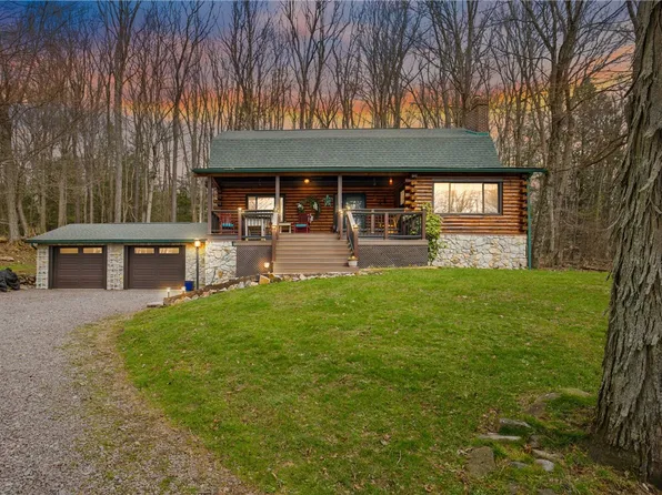 1436 Peninsula Dr, Central City, PA 15926