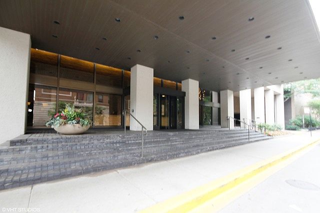 1st image of 2650 N Lakeview Ave APT 4001