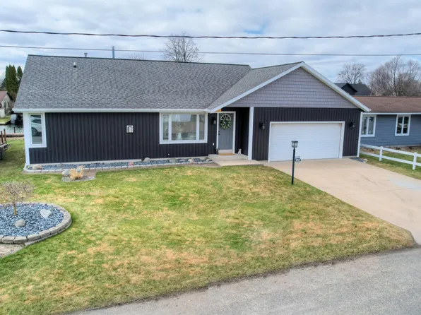 4314 Harmony Dr, Shelbyville, MI 49344