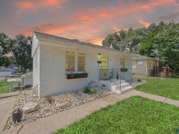 717 N Blauvelt Ave, Sioux Falls, SD 57103