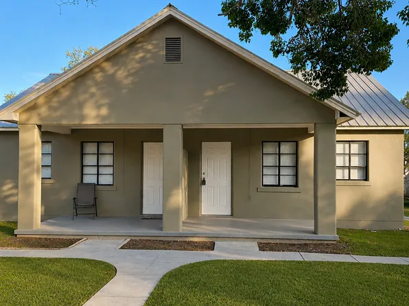 4352 6th St, Zephyrhills, FL 33542