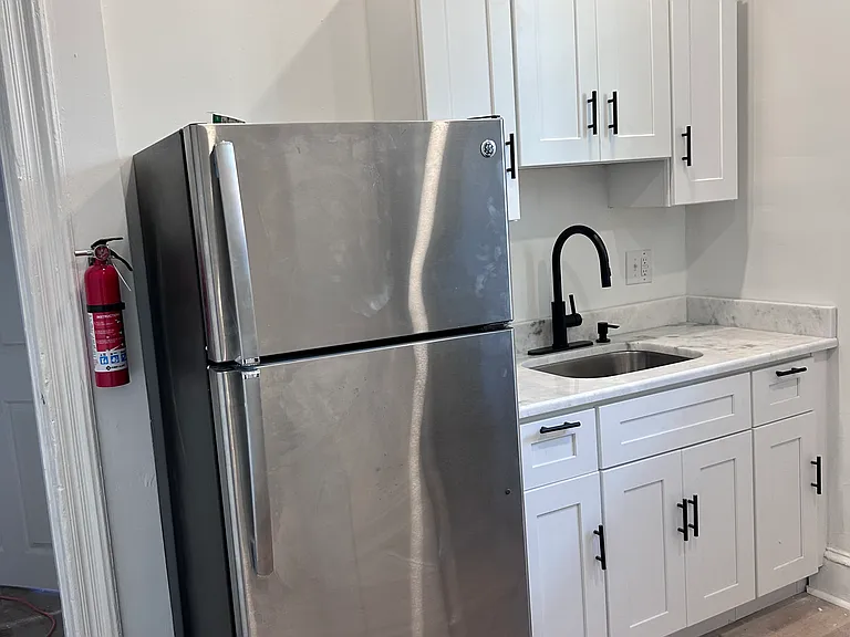 1223 W Hilton St #2 — Photo 5