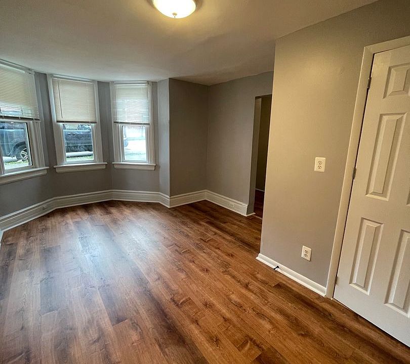 1st image of 56 Johnston St Floor 1