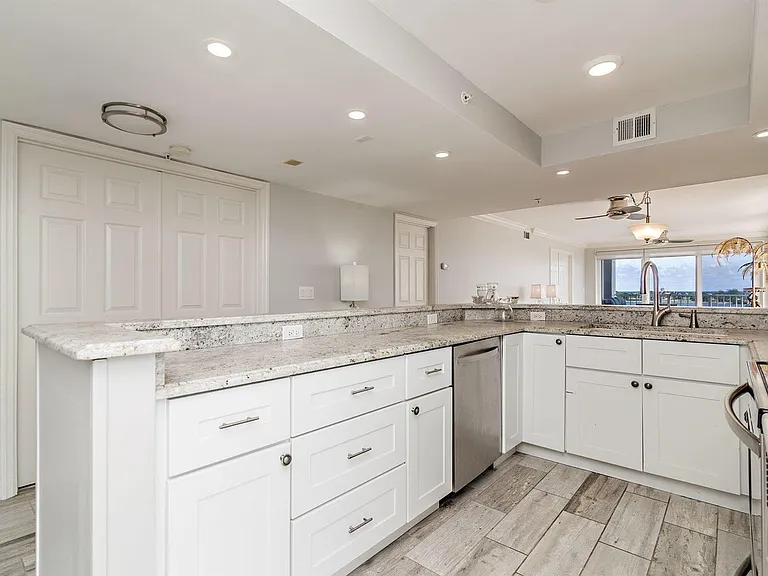3901 S Flagler Dr #903 — Photo 6