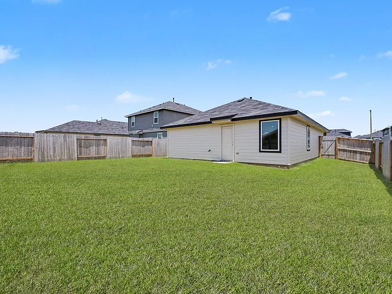 40839 Hawthorne Glades St — Photo 36