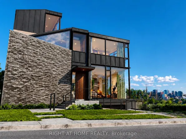 379 Ellis Park Rd, Toronto, ON M6S 2V7
