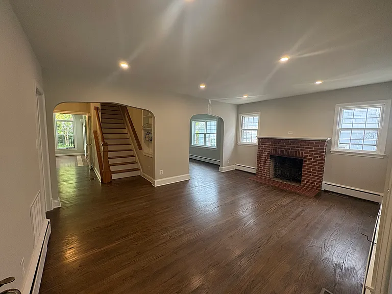 104 Archwood Ave — Photo 5