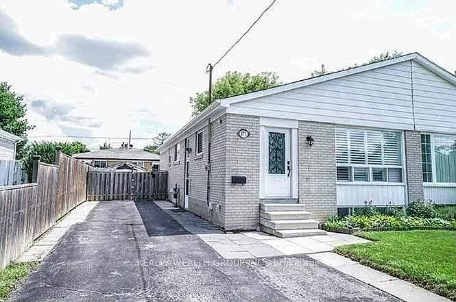 271 McConvey Dr — Photo 2