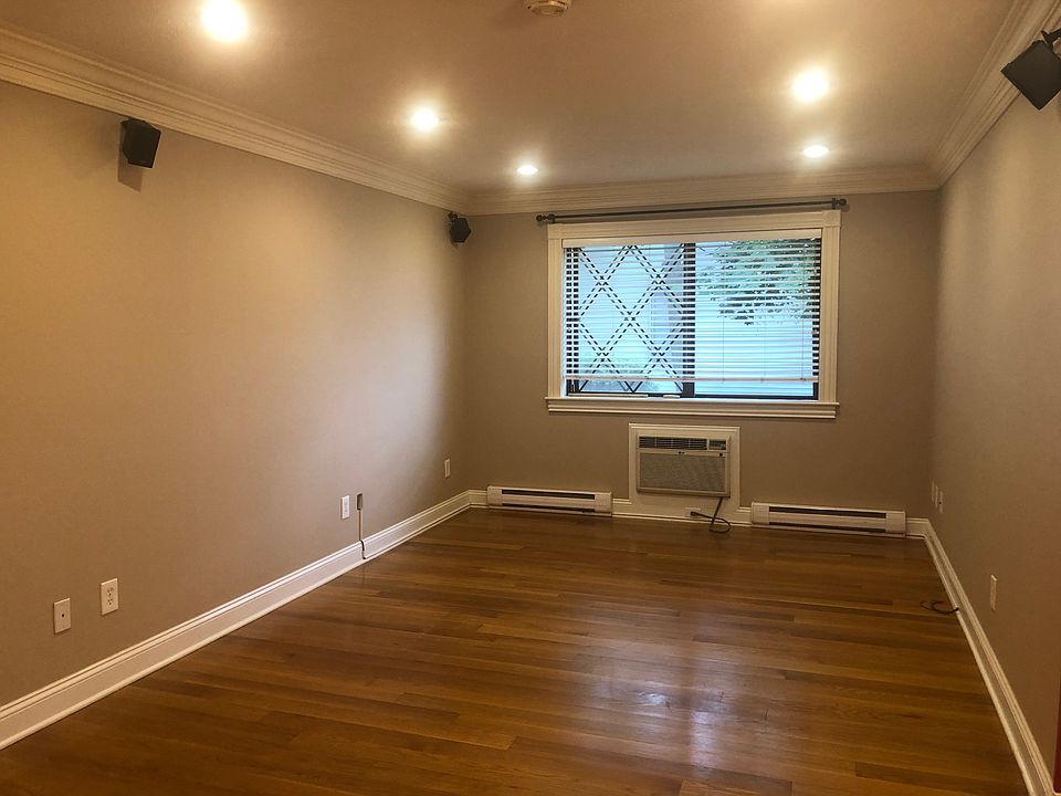Livingroom with AC unit
