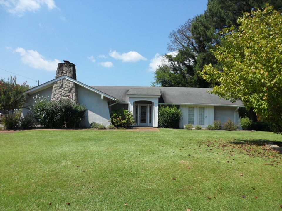 1st image of 623 Parkway Dr