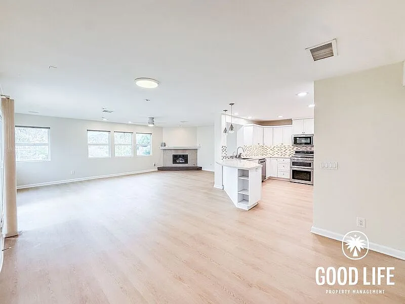 5 bed, 4.0 bath, 2781 sqft, $7,500 — Photo 4