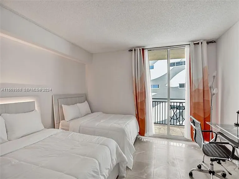 17555 Atlantic Blvd #1101 — Photo 43