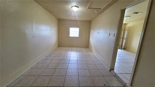 4 bed, 2.0 bath, 1600 sqft, $1,600 — Photo 2
