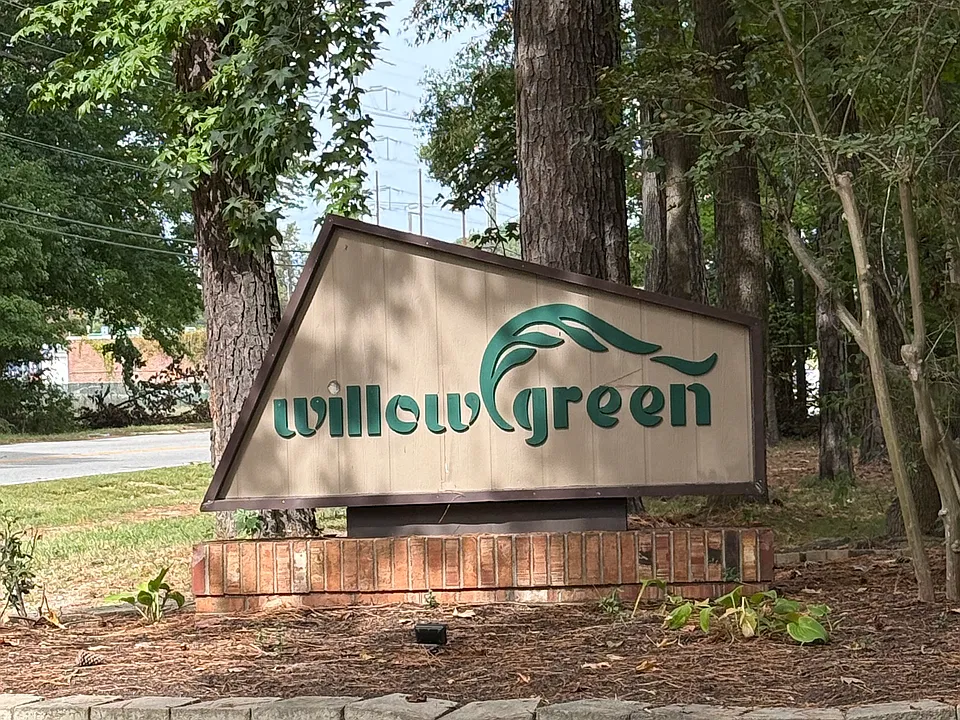1042 Willow Green Dr #1042