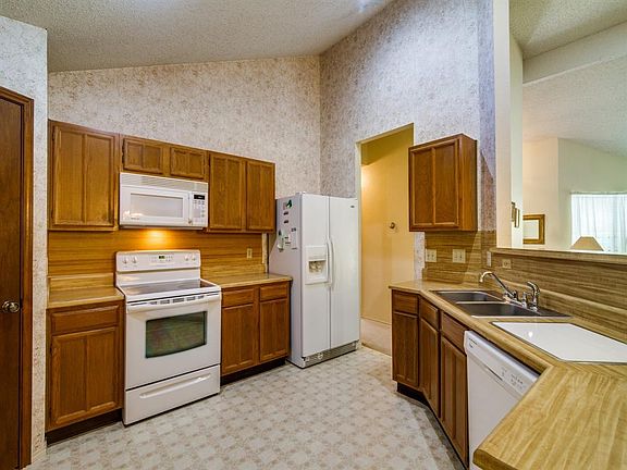 5th image of 2908 Branch Hollow Dr