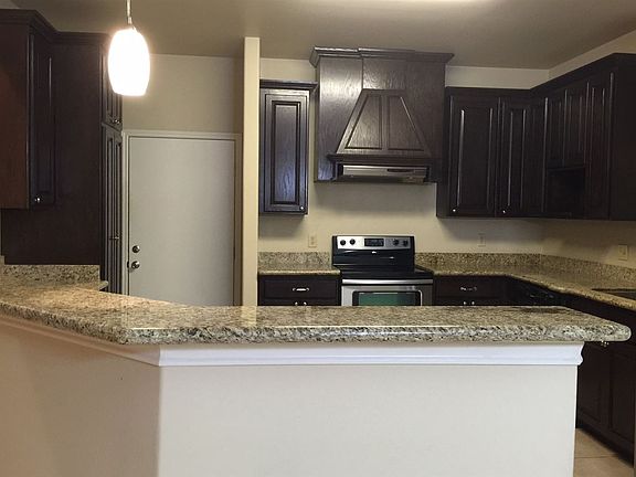 3rd image of 608 Waxwing Cedar Dr