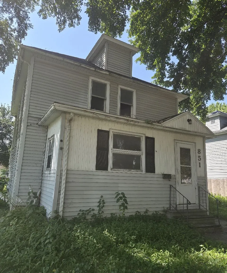3 bed, 1144 sqft, $1,100 — Photo 1