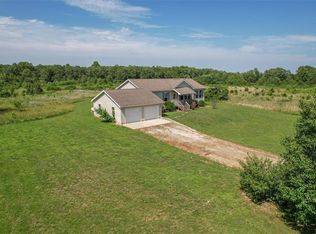 29900 Pelican Dr, Lebanon, MO 65536