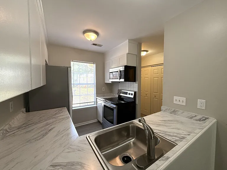 4042 Briarhill Dr — Photo 4
