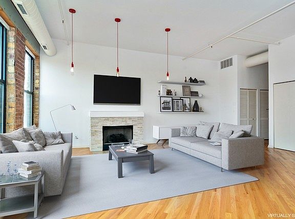 3rd image of 1400 N Milwaukee Ave APT 402
