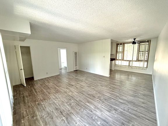 3rd image of 8619 Belford Ave #D