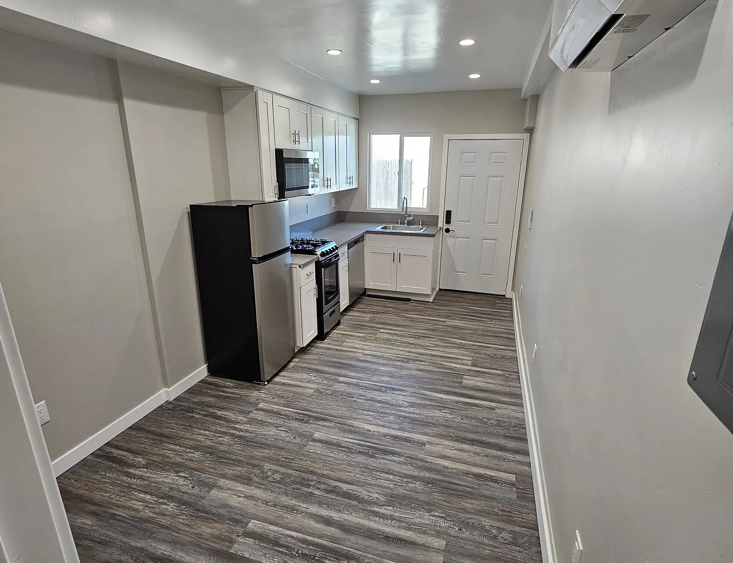 Studio, $1,595 — Photo 3
