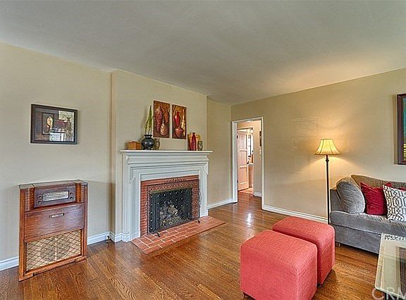 5th image of 1137 E Larkwood St